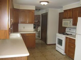 1634 Whitewater Dr, Manitowoc, WI 54220