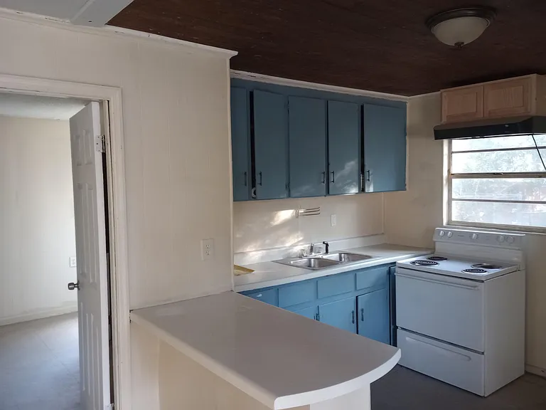 1107 Cabot St #4 — Photo 8