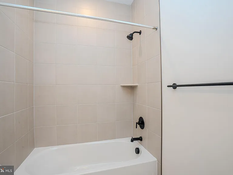 507 Reading Ct — Photo 16