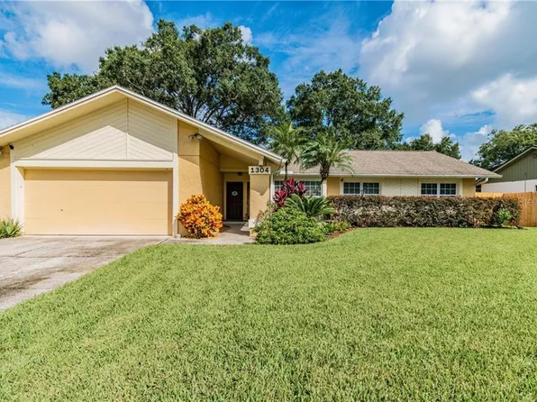 1304 Sandalwood Dr, Plant City, FL 33563