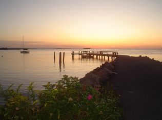 27 Prospect St, Groton, CT 06340