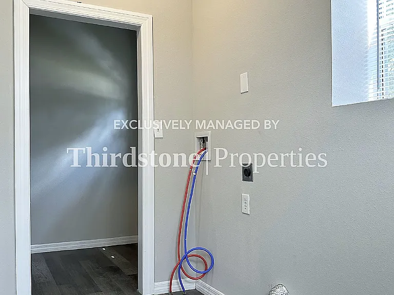 3347 Phyllis St — Photo 19