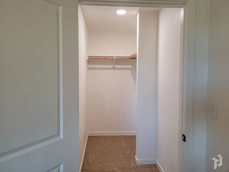 Villa Monterey Apartments — Photo 29