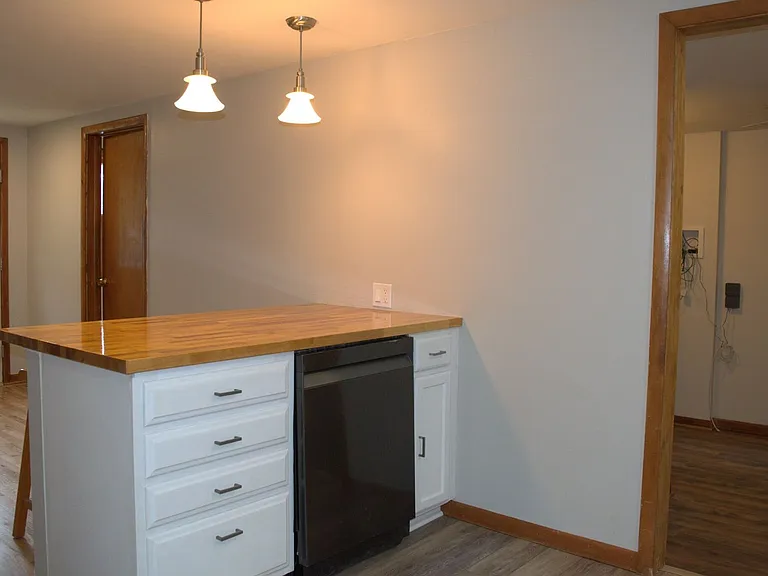 416 Victoria Dr — Photo 10