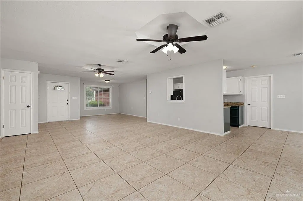 4 bed, 2.0 bath, 1822 sqft, $1,900 — Photo 4
