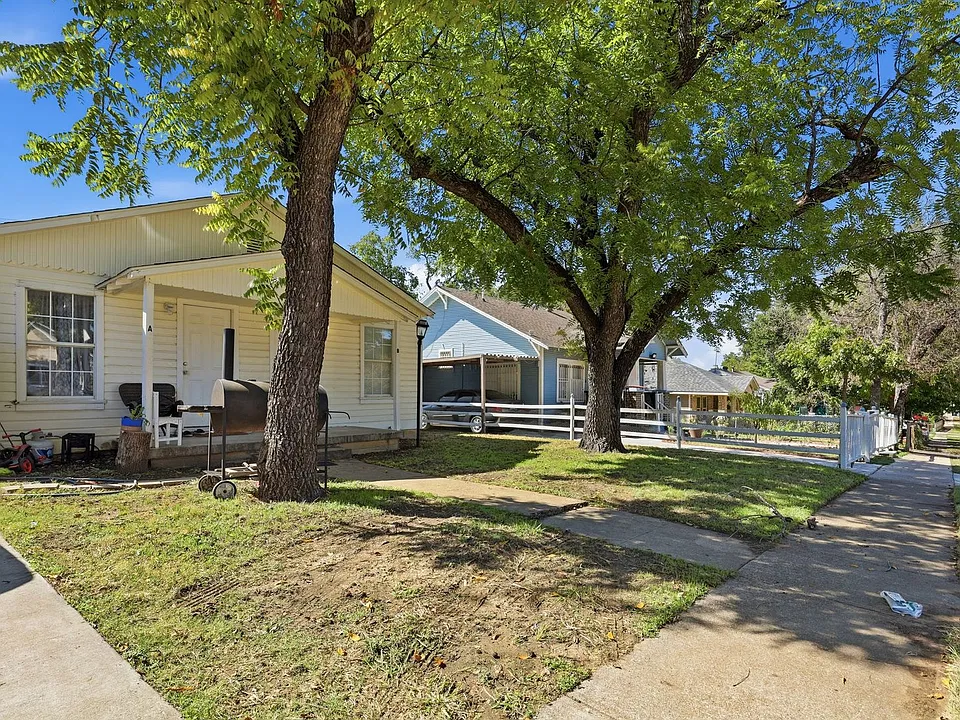 2732 Avenue I