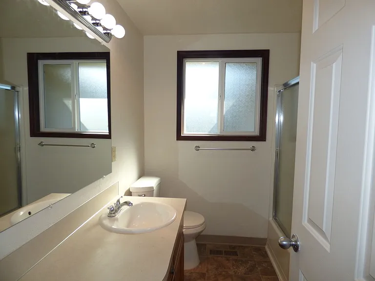 2081 Elmwood Dr S — Photo 7