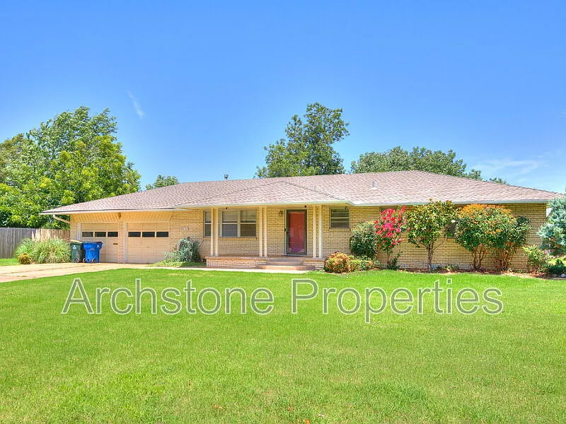 3121 Lakeside Dr