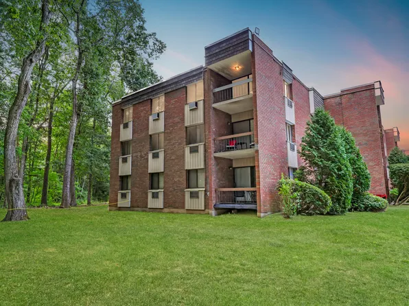 948 High Path Road #948, Windsor, CT 06095