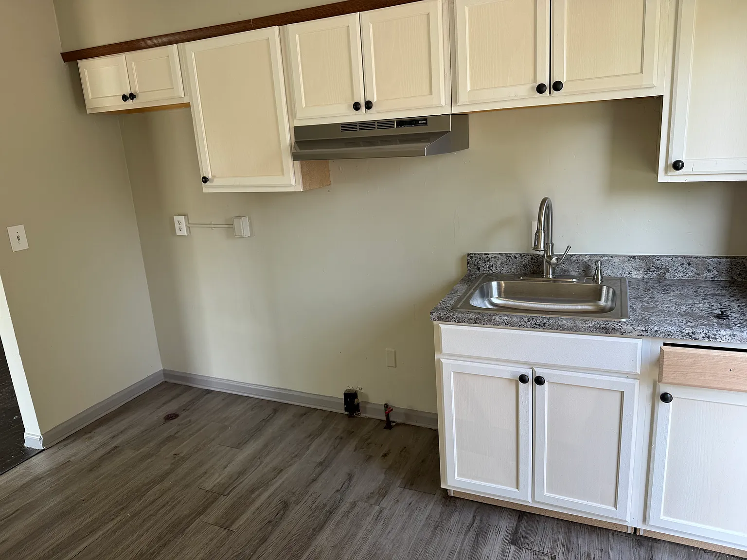 3 bed, 914 sqft, $1,350 — Photo 3