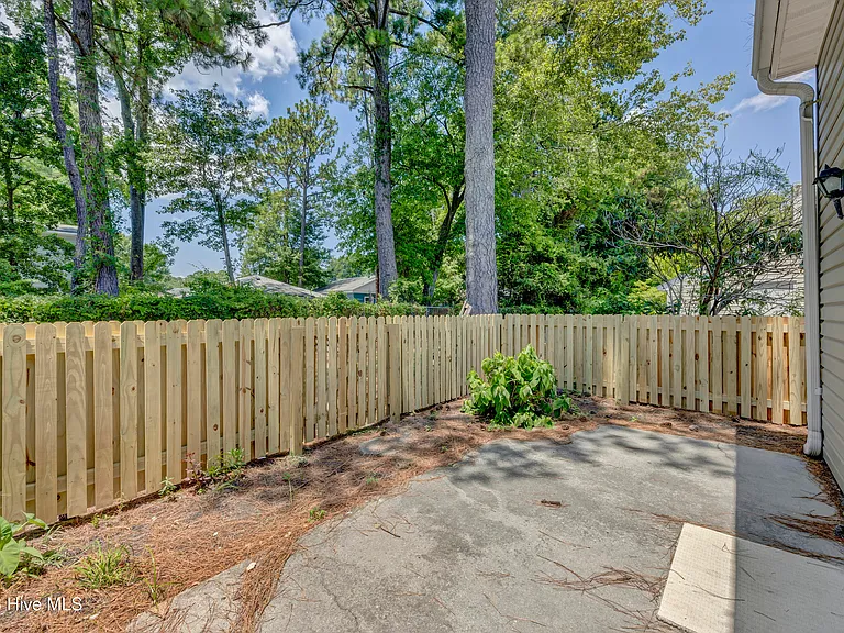 136 Lullwater Dr #A — Photo 25