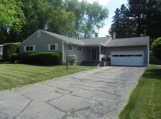 128 Laurel Hill Dr, South Burlington, VT 05403