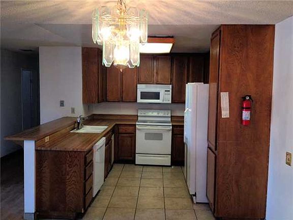 4th image of 166 3rd Ave APT 3