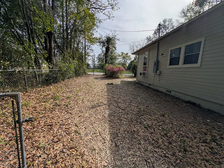 41 E Sloss Ave — Photo 25