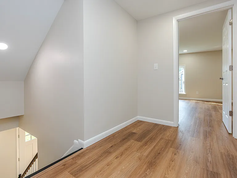 1022 Della Dr — Photo 22