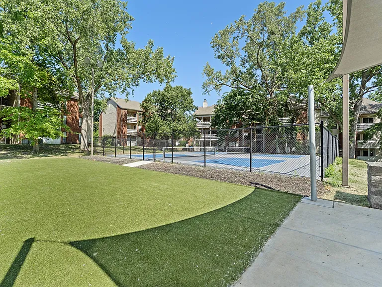 Silverwood Apartments — Photo 38