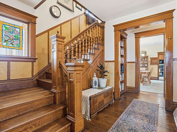 4th image of 212 S Chestnut St