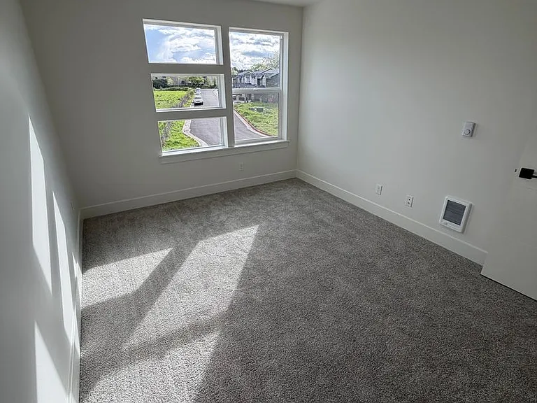 300 Seven Oaks Ln — Photo 38
