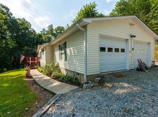 111 Laurel Woods Rd, Hendersonville, NC 28739