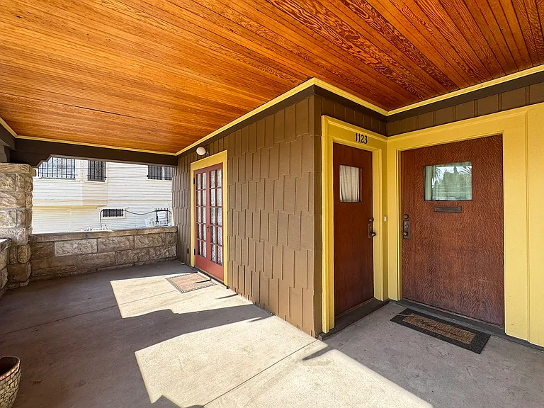 1123 Marion Ave — Photo 35