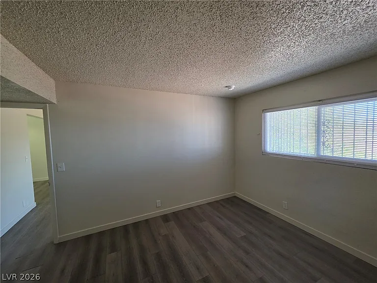 615 S Royal Crest Cir #10 — Photo 8