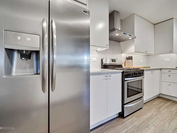 4th image of 140 W Wood St Unit 120