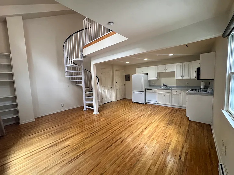 14 Seymour St #4 — Photo 1