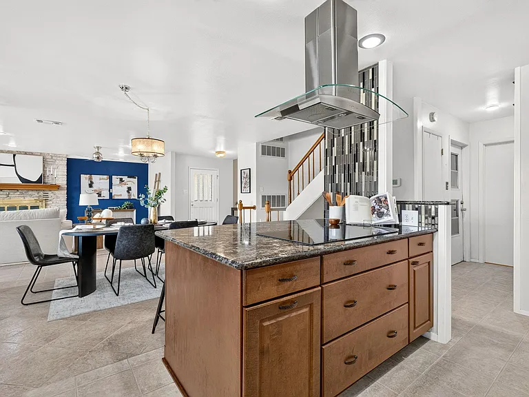 700 Rogart Dr — Photo 11
