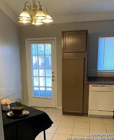 3 bed, 2.0 bath, 900 sqft, $1,050 — Photo 4