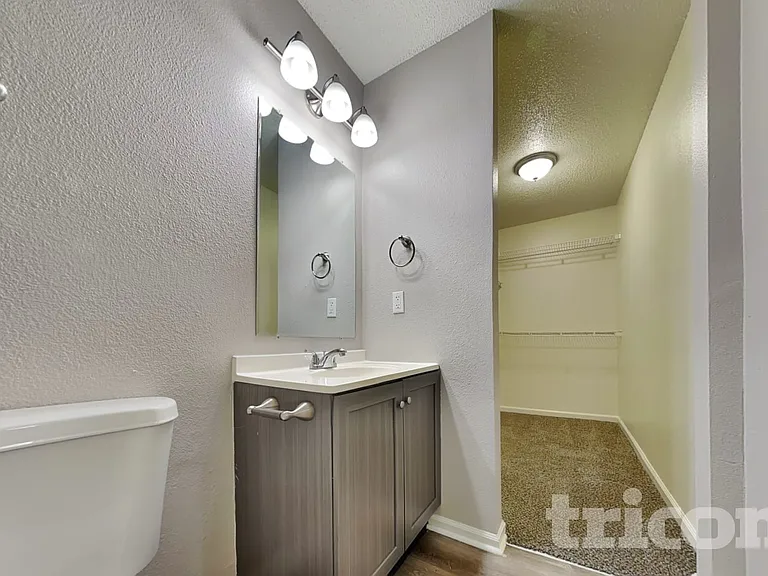 10428 Kensington Way — Photo 8