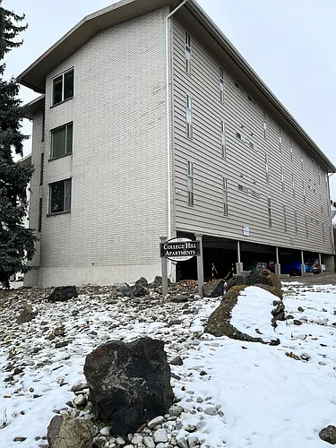 535 NE Maiden Ln Photo 1