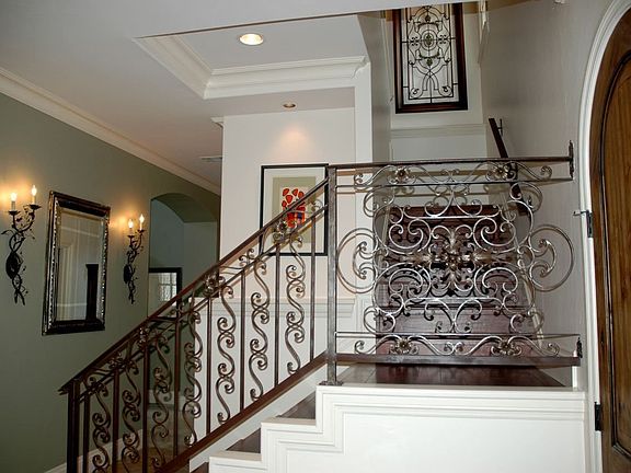 4th image of 438 Canterbury Hill St