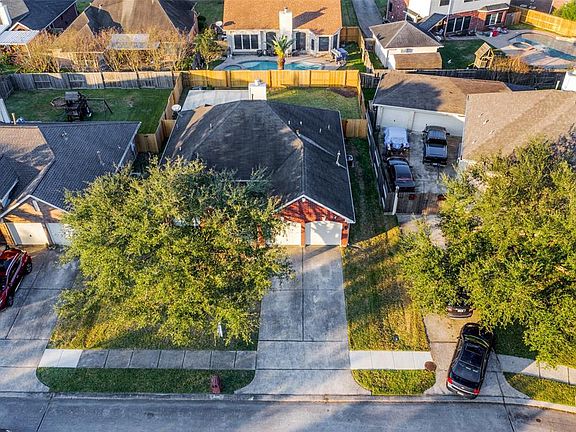 2nd image of 11009 Spruce Dr N