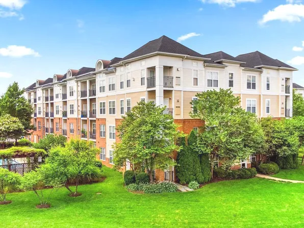 3830 Lightfoot St Unit 135, Chantilly, VA 20151