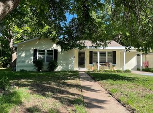911 N Lamb St, Bowie, TX 76230
