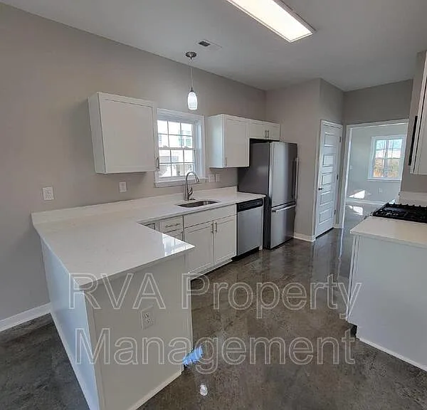 1270 W Moore St — Photo 3
