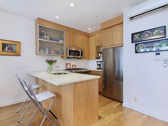 3rd image of 322 12th St #1
