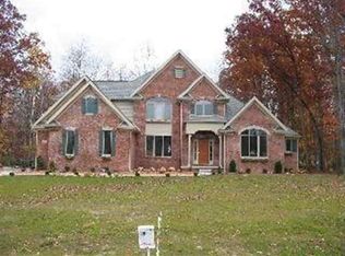 28525 Margaret Ln, New Boston, MI 48164