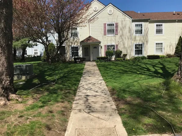 245 Fairview Cir, Middle Island, NY 11953