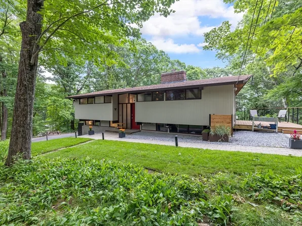 69 Puritan Ln, Sudbury, MA 01776