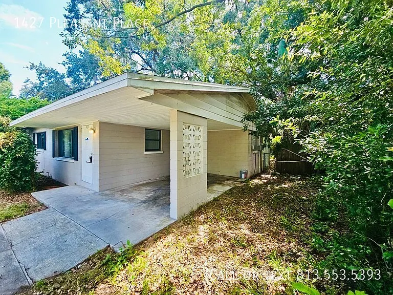 1427 Pleasant Pl — Photo 2