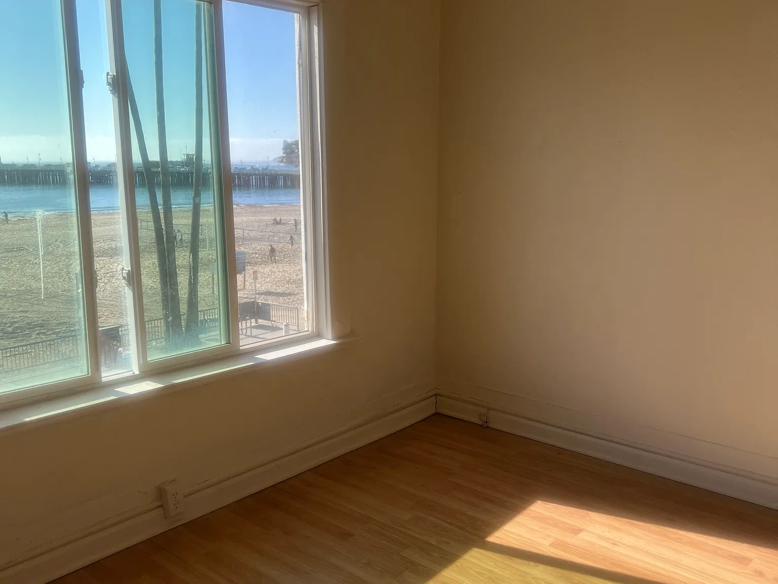 305 Beach St — Photo 1