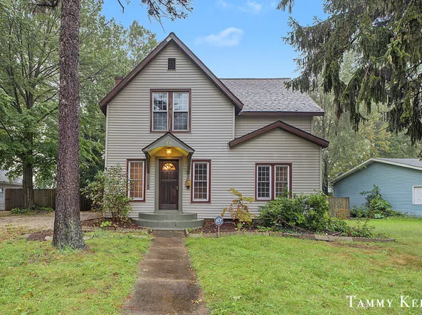 826 Phoenix St, South Haven, MI 49090