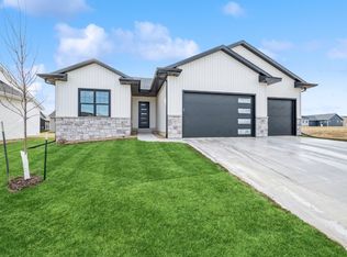 6213 Glenwood Dr, Marion, IA 52302