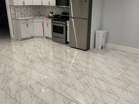 3rd image of 304A Sumpter St #1R