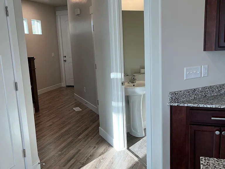 4672 S Alder Dr — Photo 2