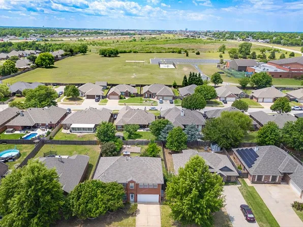 809 Ellsworth Ave, Yukon, OK 73099