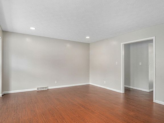 5th image of 3030 E Loren Street