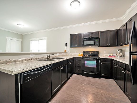 5th image of 109 Saint Charles Pl