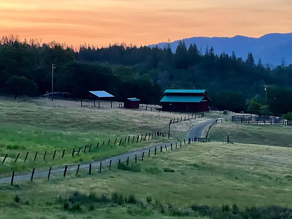 4th image of 125 Cedar Gulch Road